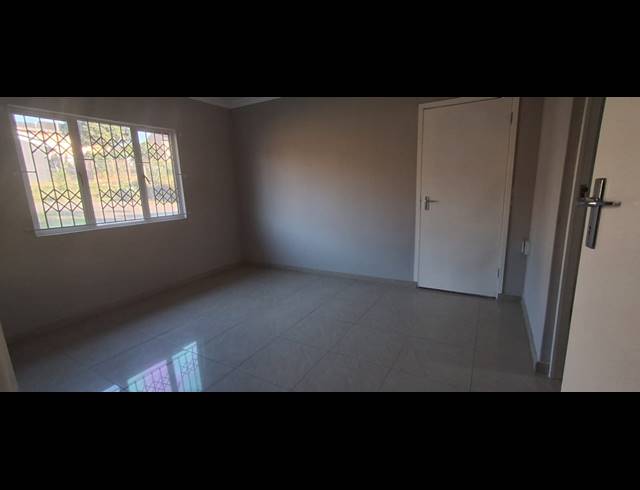 4 BEDROOM FREEHOLD TO LET IN GROVE END